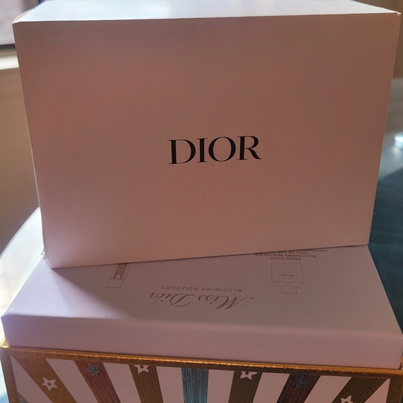 Dior Pink Cosmetic Case - Picture 7 of 7